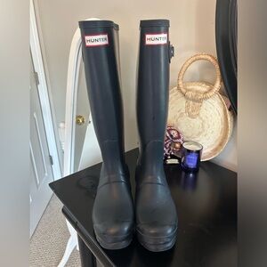 Navy Hunter Boots Size 6